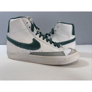 Kids' Blazer Mid '77 SE Sneaker FZ1158-100 Size 5.5Y